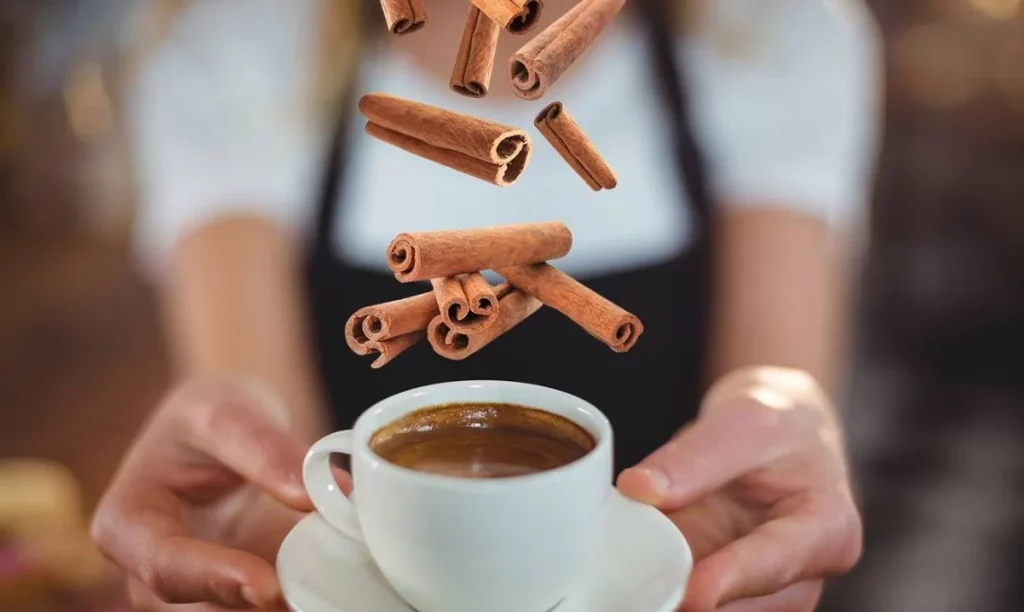 ¿Por qué el neurólogo recomienda añadir canela al café?