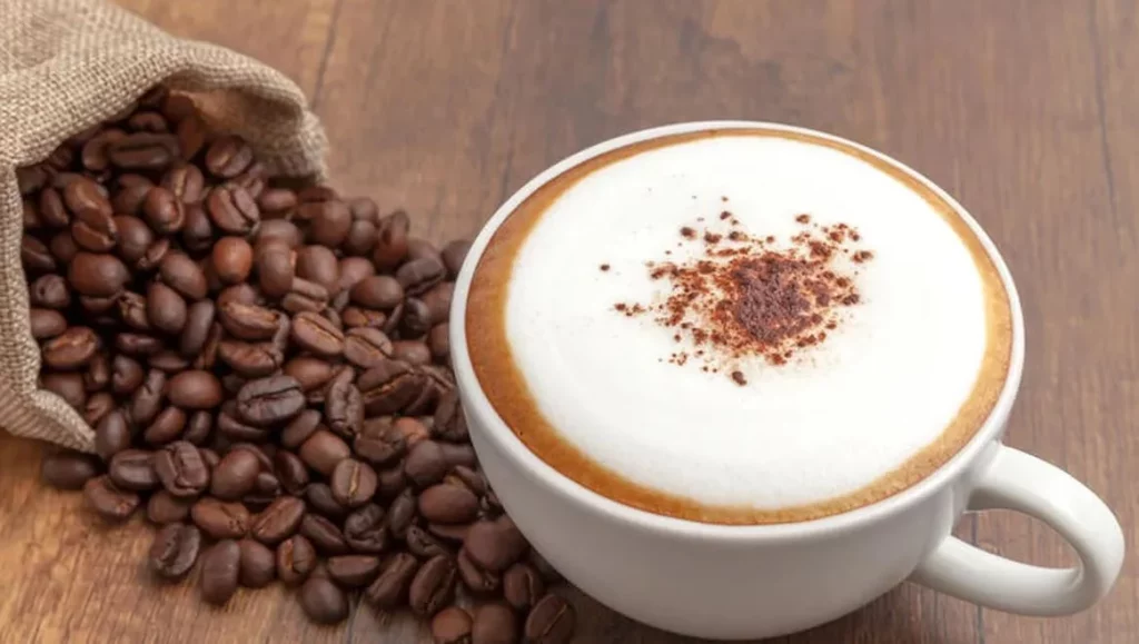 Ni cortado ni bombón: El café que prefieren los españoles es también el favorito en Europa 2 Moncloa ¿Debemos elegir el café capuchino en todo momento?