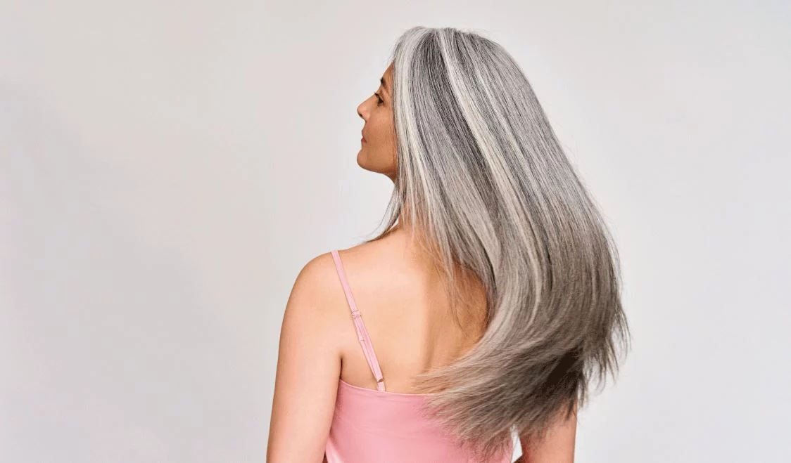 Cómo hacer un champú casero para matizar tus canas