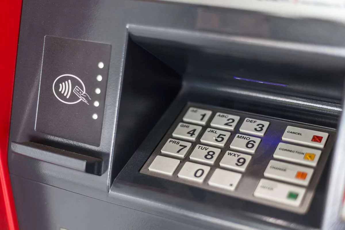 Si sueles pagar con 'contactless' en máquinas ojo a este aviso