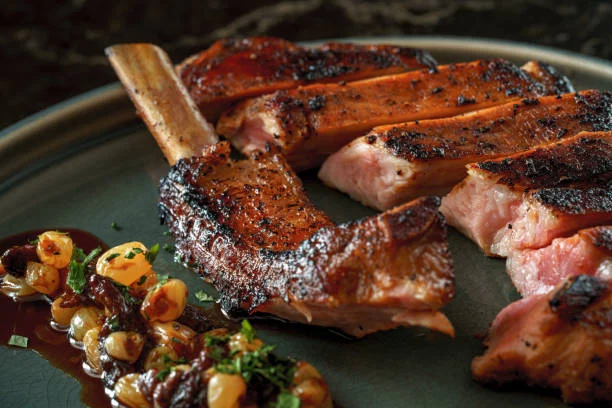 El secreto para unas costillas de cerdo que se deshagan, queden jugosas por dentro y crujientes por fuera