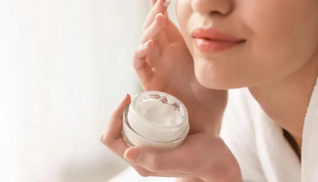 Adiós arrugas con esta crema de Lidl que supera a marcas de lujo por un precio de regalo 1 Moncloa ¿Por qué la crema anti arrugas de Lidl es tan efectiva?