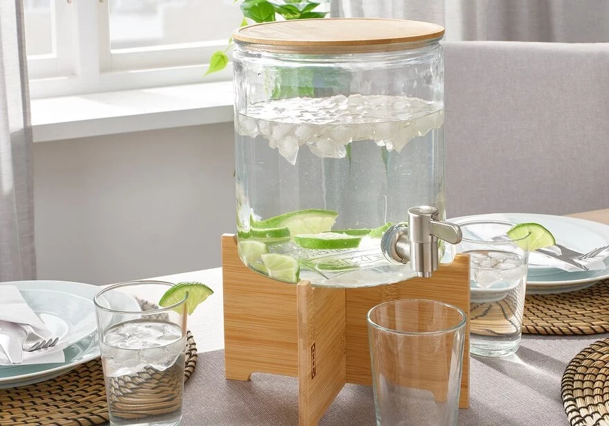 Agua fría sin hielo por menos de 30 euros para tus vacaciones ¡Gracias Ikea! 1 Moncloa Así es el dispensador Ikea: diseño y funcionalidad
