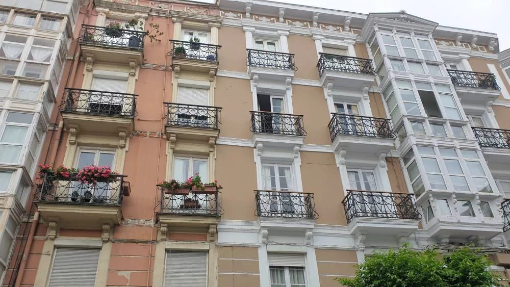 La realidad de las casas a 4500 euros que nadie te cuenta 1 Moncloa La verdad detrás de las casas a precios sorprendentes