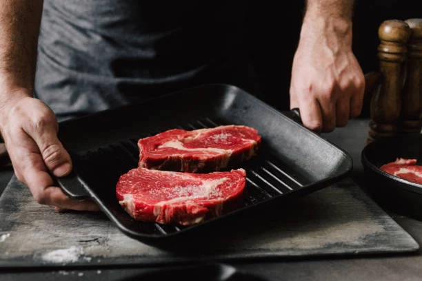 La técnica viral para cocinar filetes a la plancha y que siempre queden jugosos