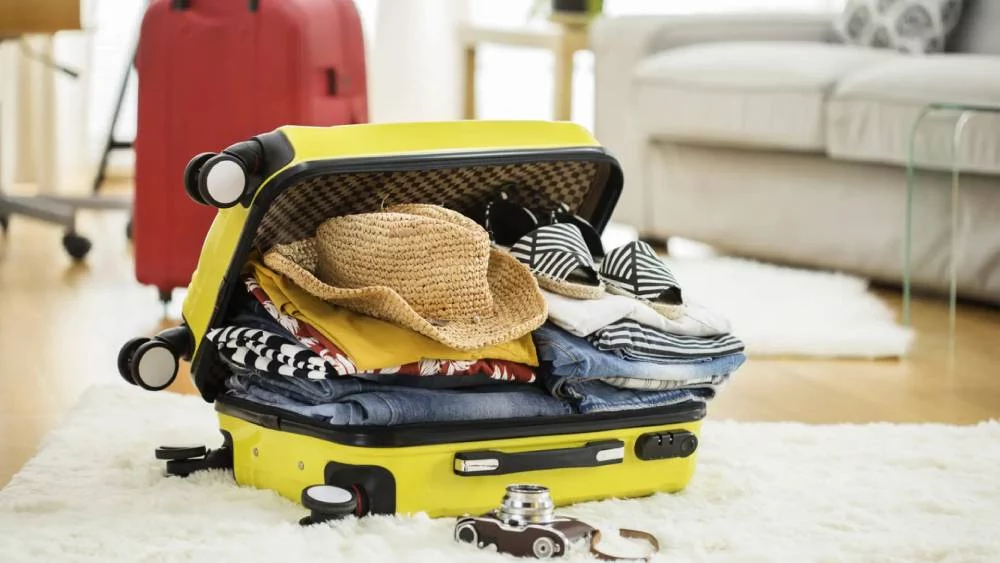 Cómo hacer espacio en la maleta con tus zapatos y no gastar un euro extra