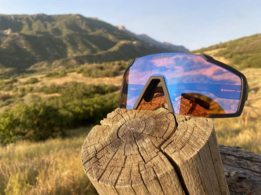 Así funcionan las gafas inteligentes que modifican su color al reproducir música 1 Moncloa Unas gafas inteligentes con ajustes a medida