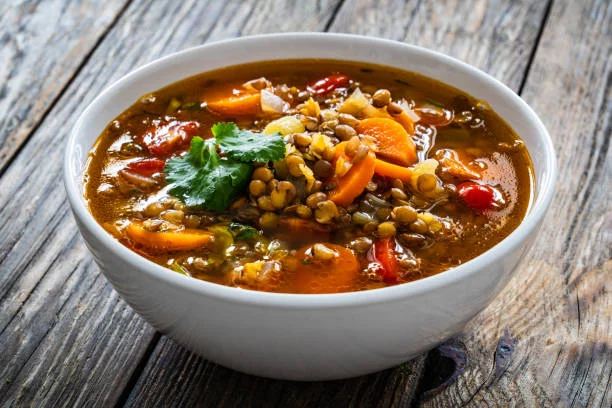 Olvida la carne: descubre la versión vegetariana del guiso de lentejas