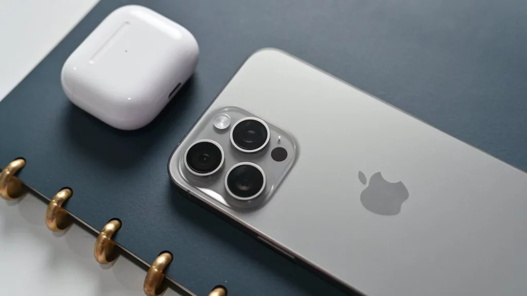 La función del iPhone 16 que todos pedían: Apple está lista para arrasar el mercado 2 Moncloa El salto al puerto USB-C sería clave en este cambio