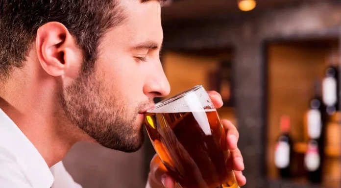 No importa el calor: estos tres grupos deben evitar la cerveza siempre