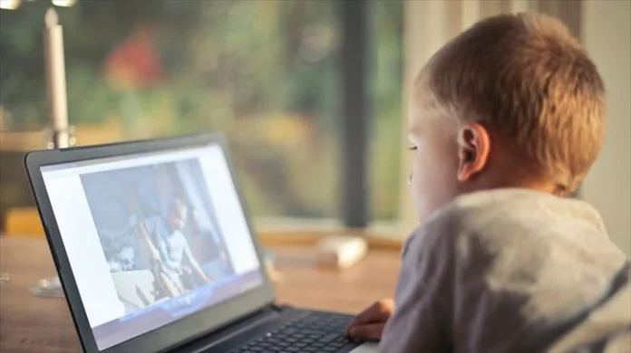Mantén a tu hijo seguro en internet: 3 aplicaciones para bloquear contenido inapropiado