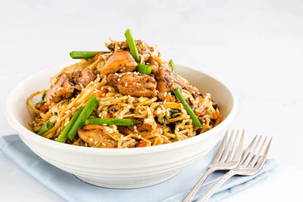 Fideos de arroz salteados, la receta asiática favorita de los españoles que aprenderás a hacer en 5 minutos 2 Moncloa Una comida ligera llena de sabor