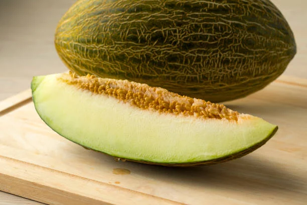 El truco fácil para elegir un melón dulce y jugoso sin palmaditas ni oler la base 1 Moncloa El peso y la frescura del melón