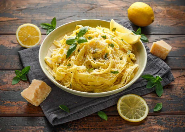 La pasta al limón que se convertirá en tu mejor aliada este verano 2 Moncloa Un plato refrescante y delicioso para el verano