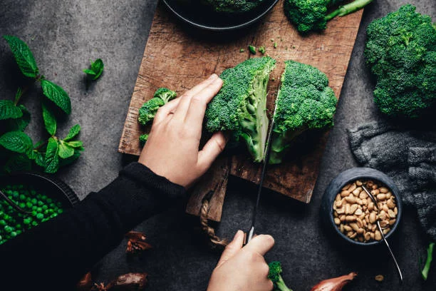 El secreto para hacer que el brócoli sea irresistible para los peques 1 Moncloa Receta irresistible: salteado de soja texturizada y brócoli