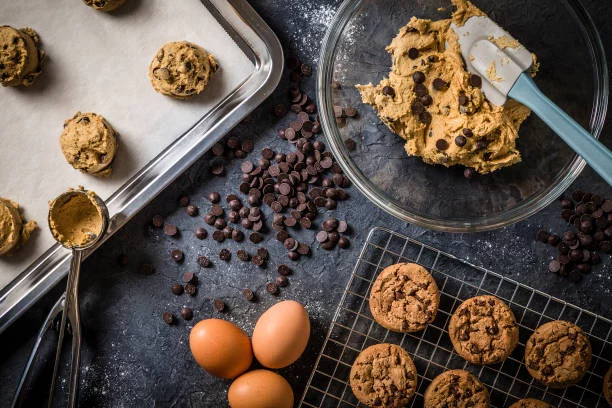 Cocina unas Crumbl Cookies en casa con esta receta de la galleta más famosa de Estados Unidos 1 Moncloa Elaboración de las Crumbl Cookies