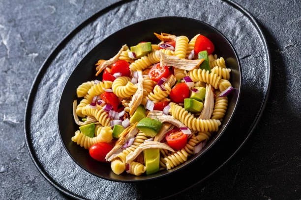 Ensalada de pasta de colores para llevar a la oficina, fácil y económica 1 Moncloa Ingredientes para la ensalada de pasta