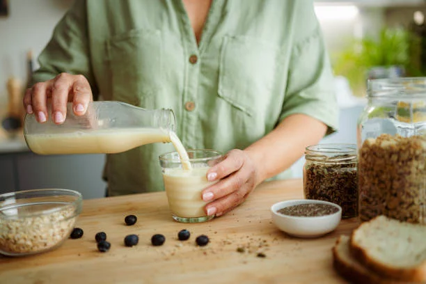 ¿Queso vegano? Prueba esta receta de leche vegetal que está arrasando online 2 Moncloa Filtrado y almacenamiento
