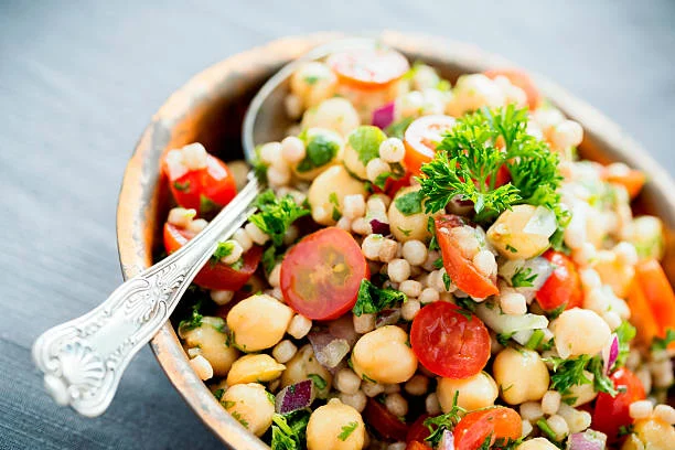 Una ensalada de garbanzos muy nutritiva