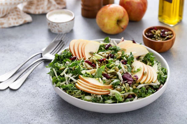 Baja en calorías y deliciosa: Ensalada de kale y manzana para el verano 2 Moncloa Cómo hacer la vinagreta