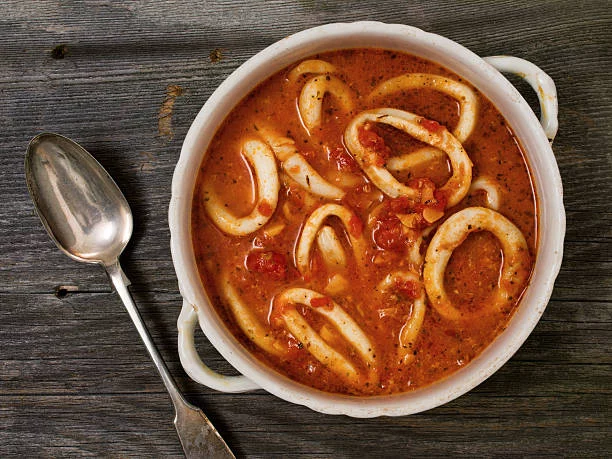 El secreto para preparar calamares en salsa americana en Thermomix 2 Moncloa Agrega tinta de calamar para darle color