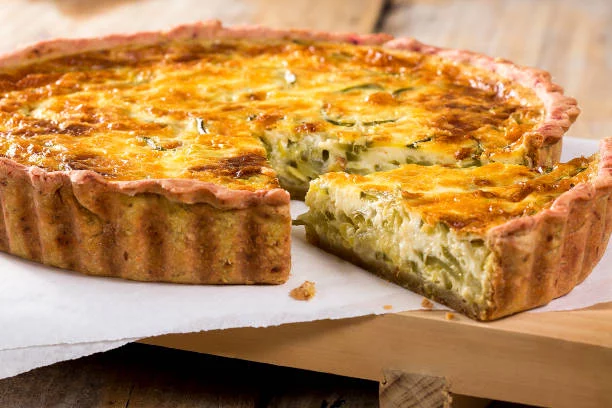 La quiche de puerros y bacón que harás en 15 minutos 1 Moncloa Preparación del relleno de la quiche