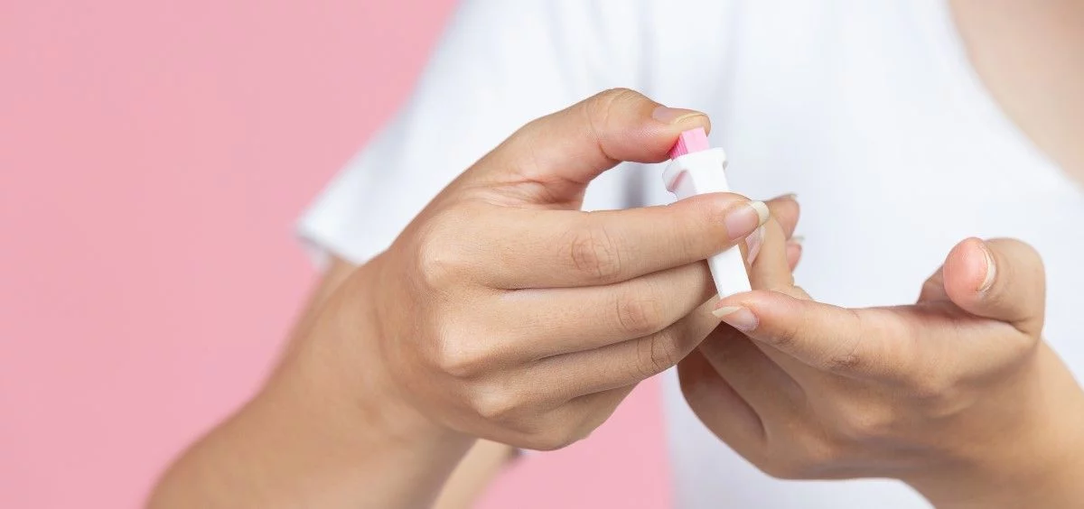 Dile adiós a los pinchazos para la diabetes: descubrí la tira inteligente que utiliza tecnología láser para controlar la glucosa
