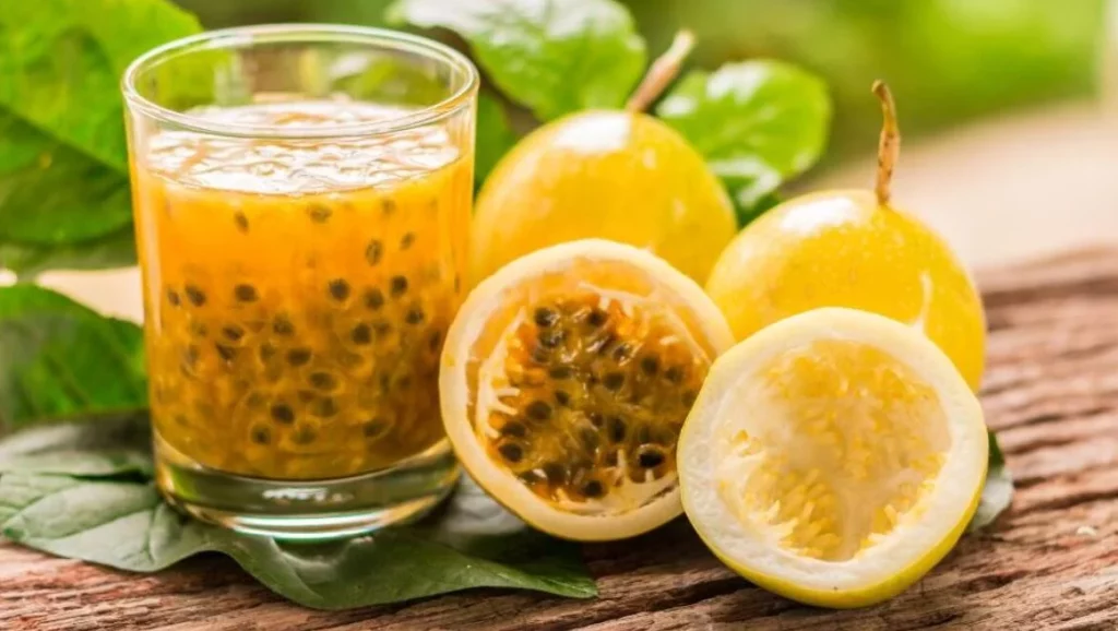 Mejora tu vida con la fruta de la pasión: el superalimento que necesitas 1 Moncloa Estos son los beneficios de la fruta de la pasión
