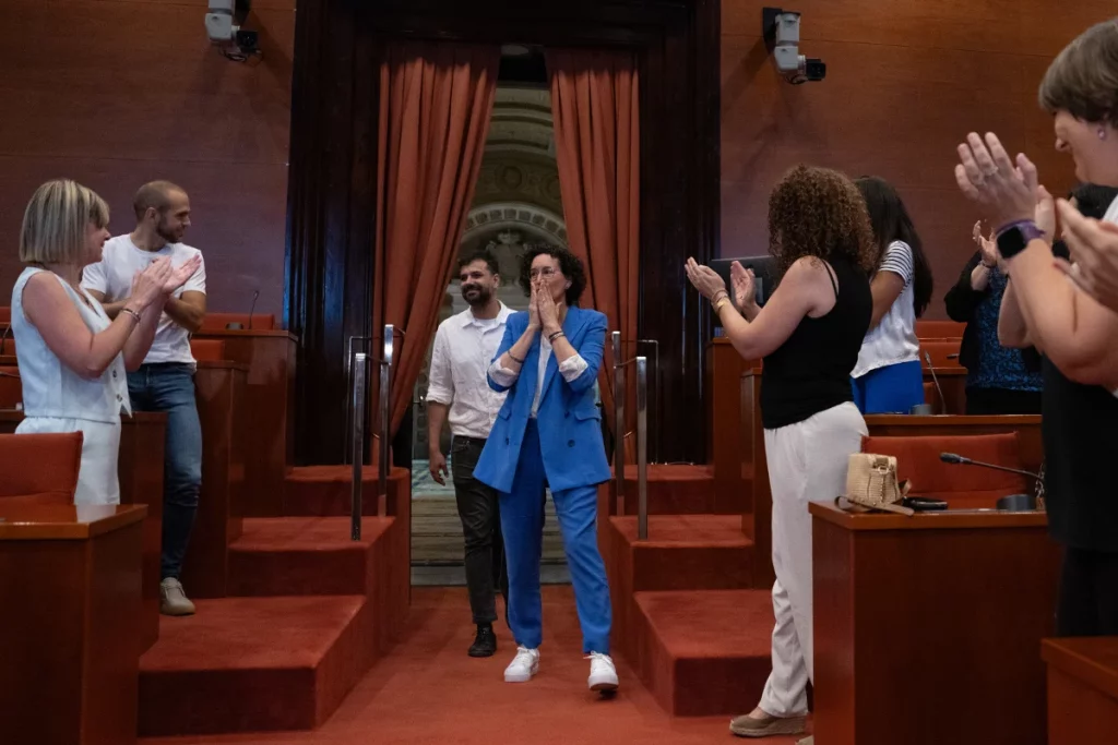 El control absoluto del IRPF, principal obstáculo para investir a Salvador Illa 1 Moncloa Marta Rovira, secretaria general de ERC y refugiada en Suiza, investigada por Tsunami.