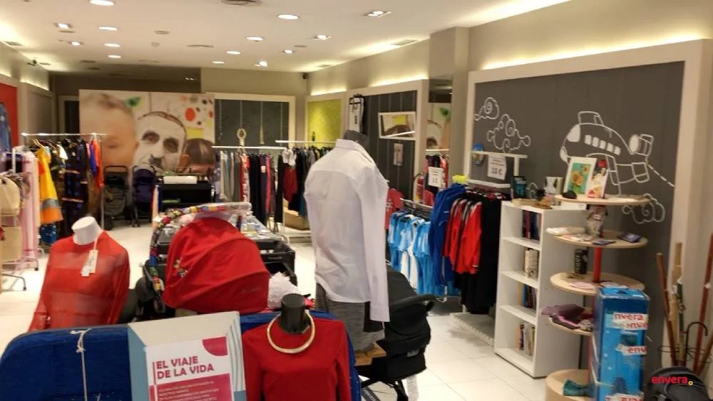La verdad sobre las maletas extraviadas en aeropuertos: descubre su destino final 1 Moncloa El lugar de las maletas perdidas: el sitio de venta que apunta a la inclusión