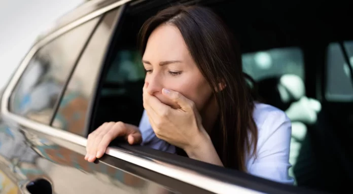 Dile adiós a los mareos en el coche: así es el revolucionario invento para el móvil que cambiará tu forma de viajar