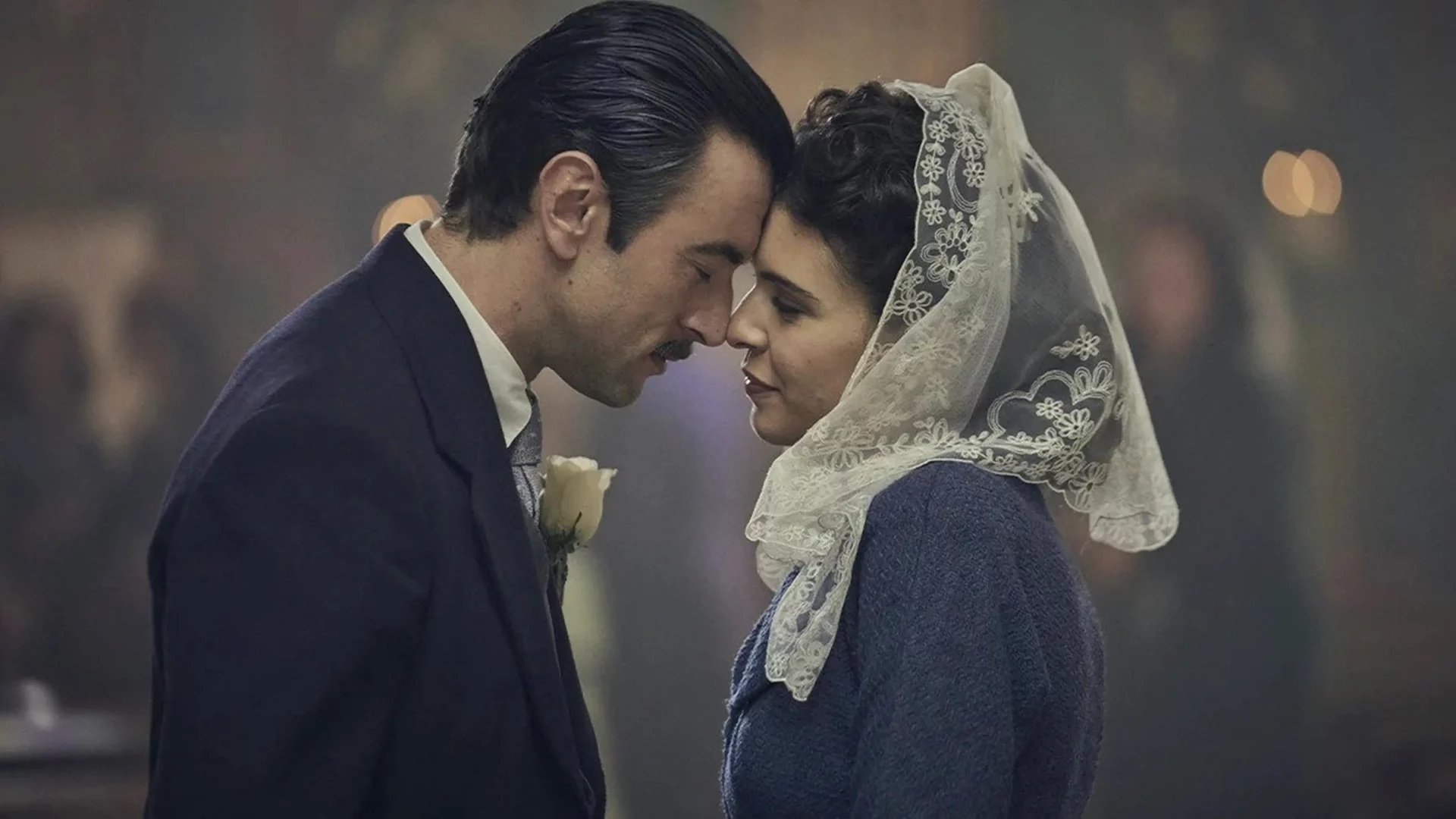 La serie de Netflix que empieza con amor y termina con suspense nazi, una joya