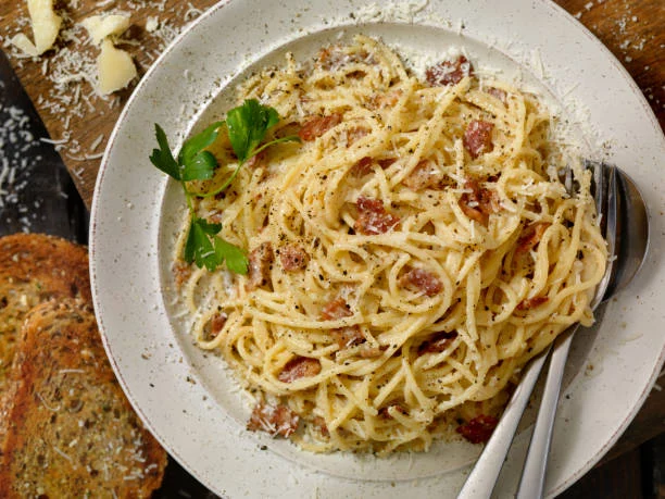 La receta rápida de pasta carbonara que encanta a los españoles