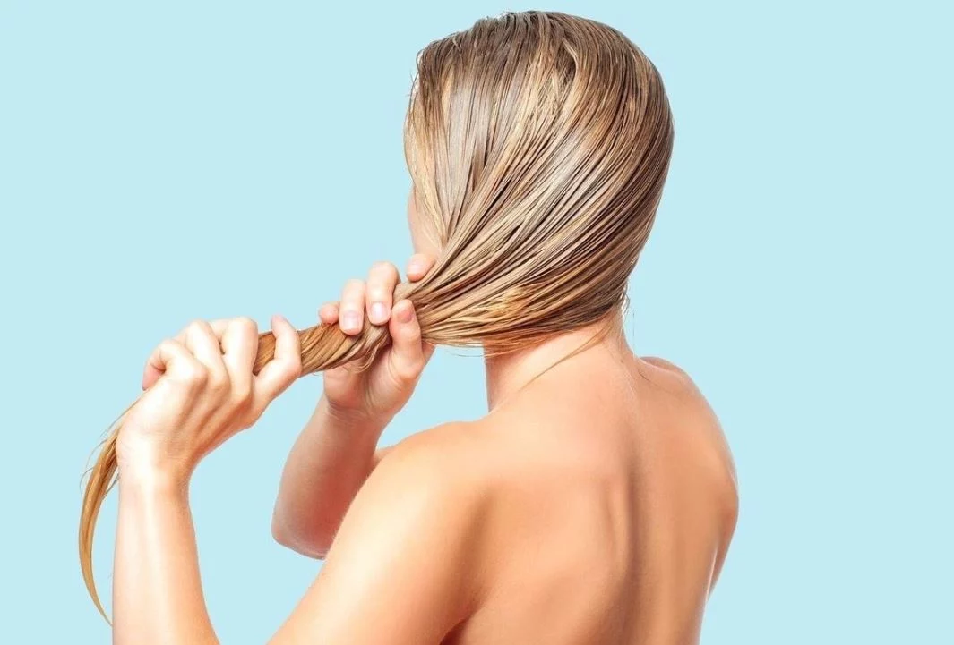 Pelo de sirena este verano: 5 tips para proteger tu cabello de los daños del sol y el agua salada