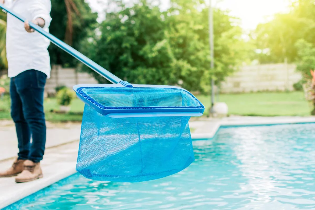 El robot solar que cambiará la forma en que limpias tu piscina: adiós hojas e insectos