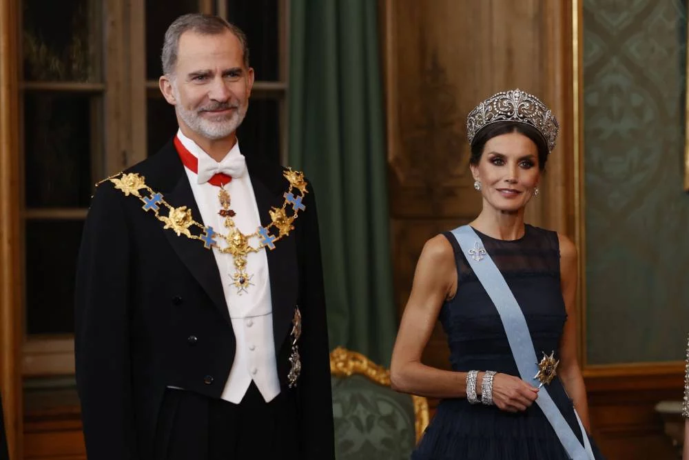 El apellido que llevas podría llevarte a la realeza: El dato para saber si eres sangre azul 2 Moncloa Mucho más que un apellido: confirma si eres de sangre azul con estos nombres