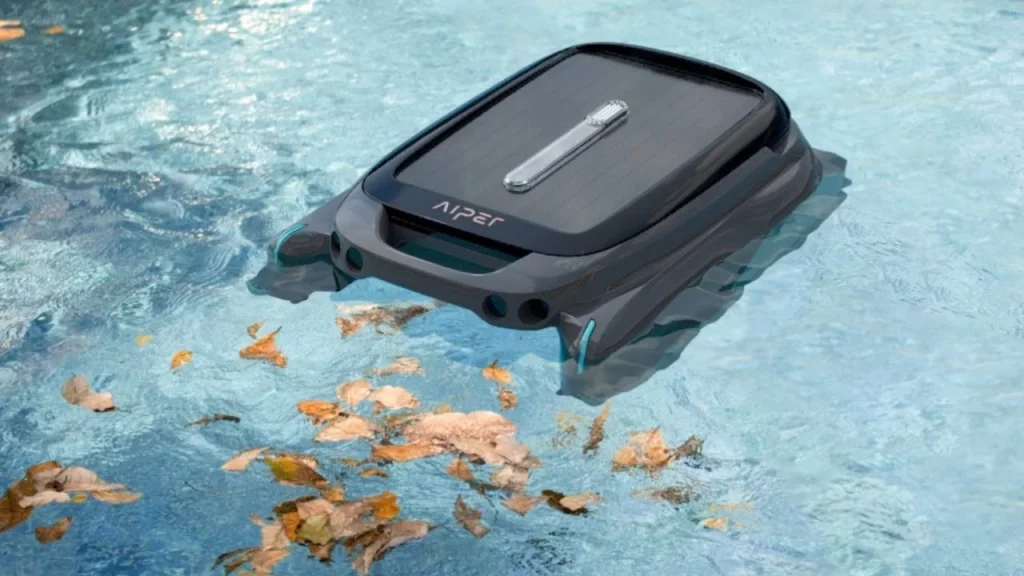 El robot solar que cambiará la forma en que limpias tu piscina: adiós hojas e insectos 1 Moncloa La duración de este robot, un punto clave
