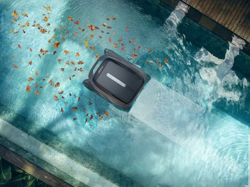 El robot solar que cambiará la forma en que limpias tu piscina: adiós hojas e insectos 2 Moncloa Placas solares, la clave