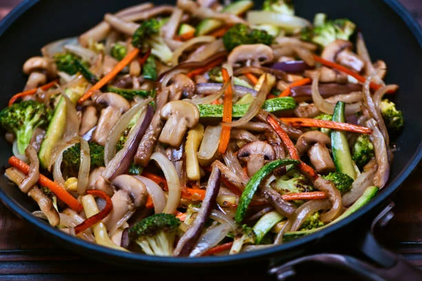 Cena ligera y nutritiva con este salteado de verduras en 10 minutos