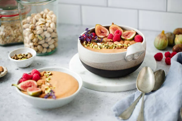 Así se prepara un smoothie bowl para un desayuno o merienda saludable