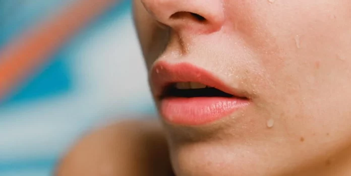 Así funciona el nuevo filtro de TikTok que te advierte como quedarán tus labios si te inyectas. Fuente propia