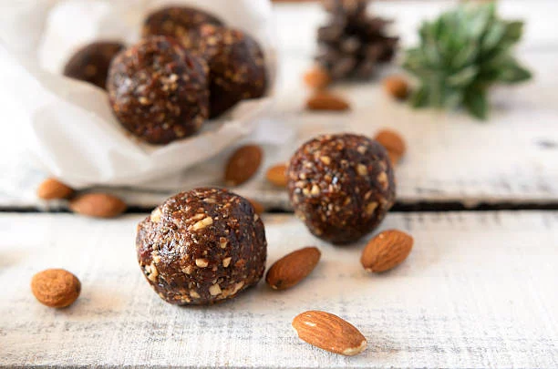 Dale otro uso al tahini con estás bolitas energéticas de dátiles y sésamo