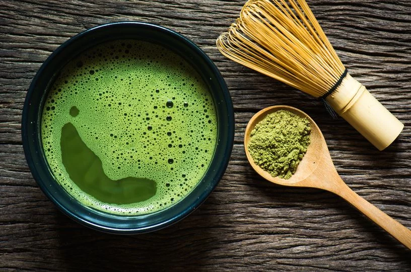 Olvida el café: esta infusión te da energía y deshincha al mismo tiempo 1 Moncloa ¿Por qué es recomendable tomar té matcha en lugar de café?