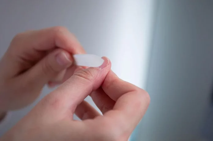El truco casero para decirle adiós a las uñas amarillas y los hongos