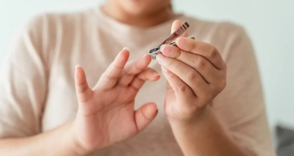 No cometas este error al cortar las uñas que podría complicar tu salud 1 Moncloa Por qué cortar las uñas en forma redonda es un error