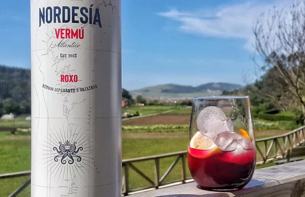 Con este vermut rojo de Amazon tus aperitivos serán los reyes de la fiesta 2 Moncloa ¿Cómo tomar esta deliciosa bebida de Amazon?