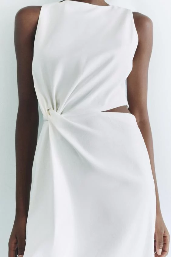 Los 5 vestidos drapeados de Zara que estilizan la figura y que pueden ser una buena opción para terminar el verano 1 Moncloa 08611459712 a1 Moncloa