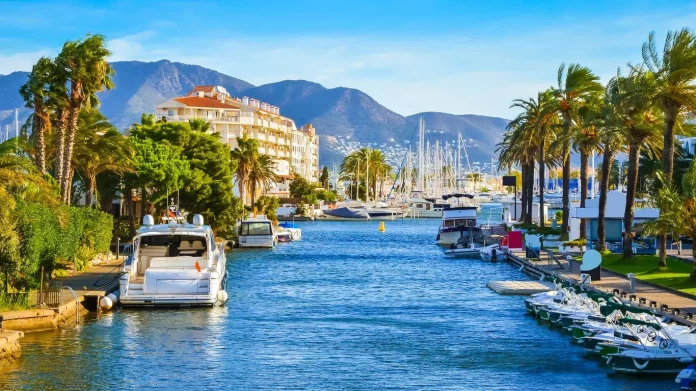 Ni Miami ni Venecia: la joya de Girona en la Costa Brava que destaca por sus canales y su turismo activo