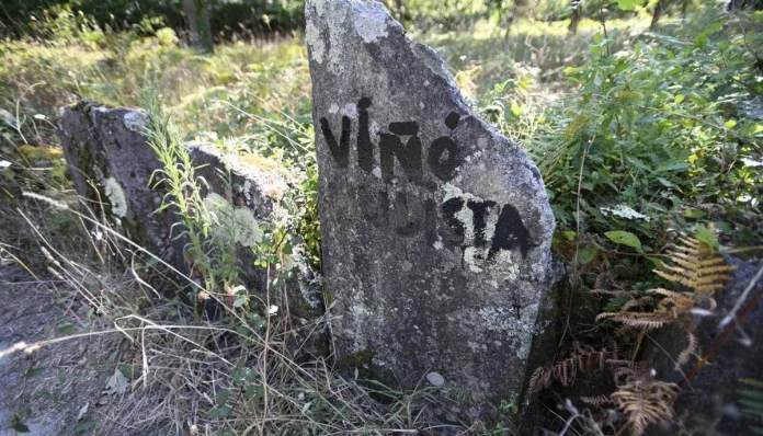 Playa en conflicto: nudistas y textiles chocan en una guerra inesperada en Cangas