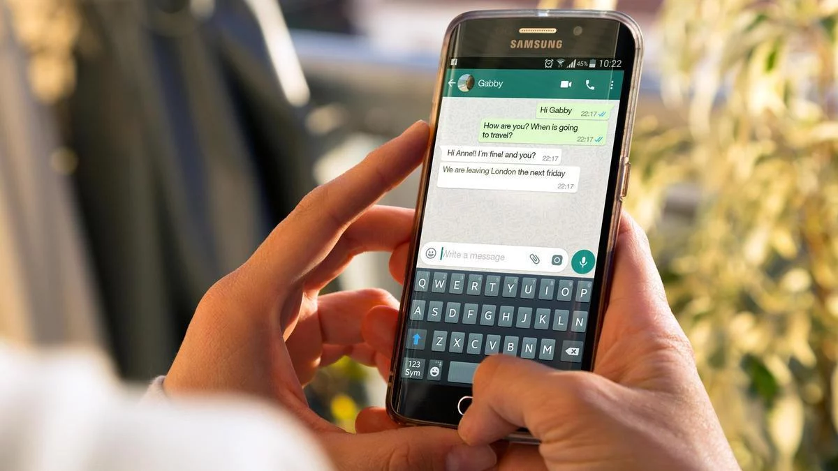 Así es el nuevo asistente con IA de WhatsApp que responde a tus mensajes por ti